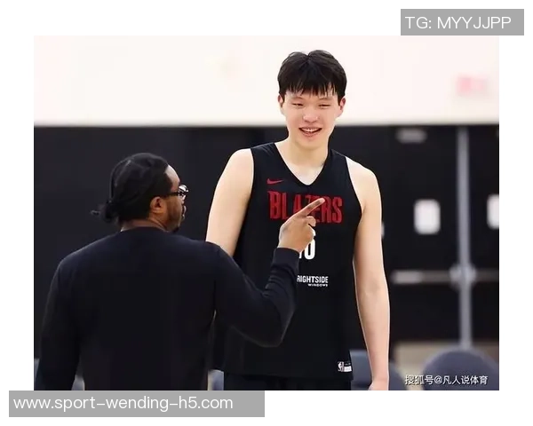 三中锋齐聚却无表现机会杨瀚森上半场未能登场引发热议